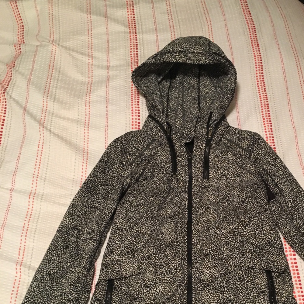 Lululemon women’s jacket